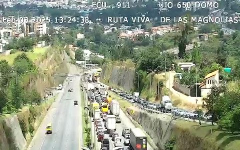 Una fuerte congestión se registra en la Ruta Viva por el accidente a la altura del escalón de Lumbisí.