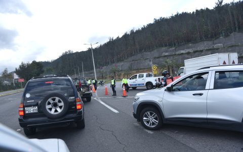 Los agentes de la AMT cerraron el paso en la Ruta Viva y desviaron a los vehículos hacia la av. Simón Bolívar.