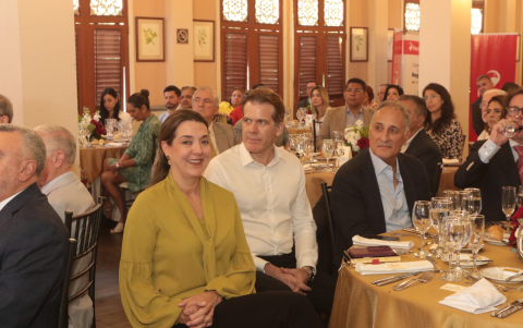 Caterina Costa de García, Alberto Acosta y Bruno Leone.