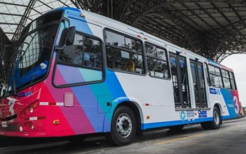 Varios nuevos buses cuentan con aire acondicionado. Los usuarios las esperan