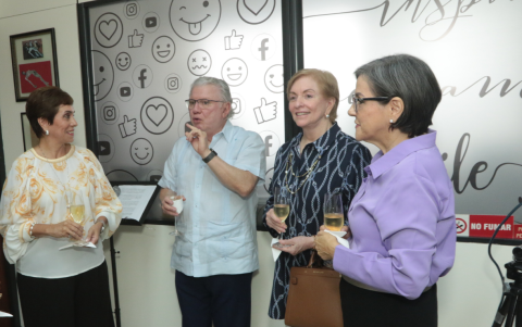 Sonia Rosero de Chavarría, Galo Martínez Leisker, Rina Bruno de Martínez y Sara León de Rosero.
