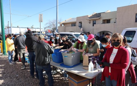 Inmigrantes de escasos recursos en EE.UU. se han quedado sin ayuda legal y por ende 