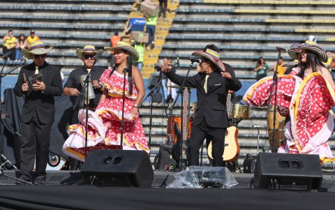 La Sonora Dinamita canta en el Atahualpa.