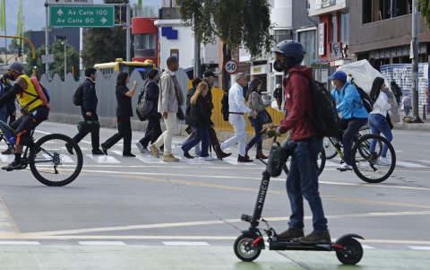 Las calles de Bogotá amanecieron prácticamente vacías por el 'día sin carro y sin moto'.