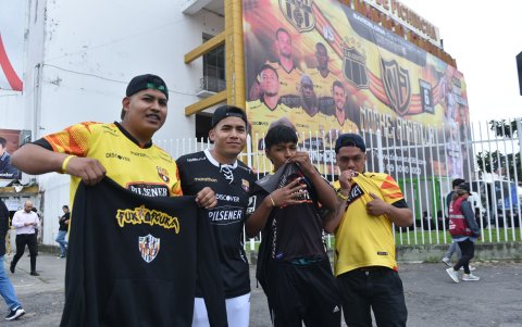 Hinchas de Barcelona en la previa de la Noche Amarilla que el equipo realizó el jueves 6 febrero por segunda vez en Quito.