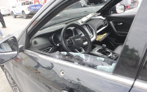 Las autoridades investigan el tiroteo ocurrido en el estacionamiento de un centro comercial en la vía a La Aurora.