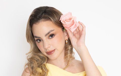 Maga acepta que, en un principio, agradar a su audiencia era su prioridad.