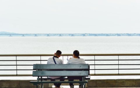 Estar al pie del río también vuelve atractiva a la ciudad para planes en pareja.