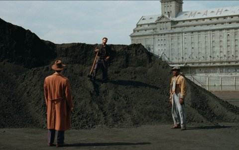 El el filme se alteraron las voces en los diálogos en húngaro para hacerlos más autóctonos, y se modificó el paisaje.