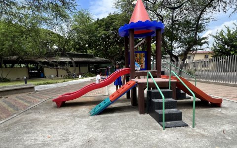 Infantes. Los menores gustan de jugar en el parque. Los padres sugieren que en esa zona haya más árboles.