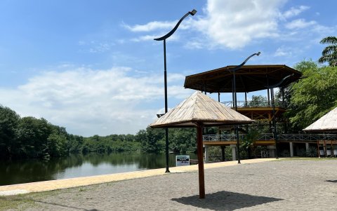 Los moradores de esta comuna expresan que el lugar es seguro; en el exterior del balneario hay estacionamiento de vehículos.