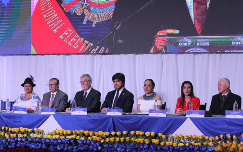 El ministro de Gobierno, José de la Gasca, asume la representación del presidente Daniel Noboa en la inauguración de las Elecciones Generales 2025 en el Consejo Nacional Electoral (CNE).