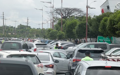 En La Puntilla, en Samborondón, las calles han permanecido atascadas desde temprano.