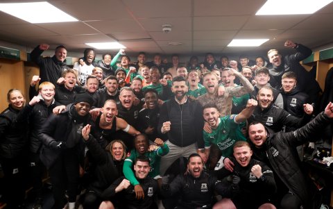 El festejo de los jugadores del Plymouth tras eliminar al Liverpool.