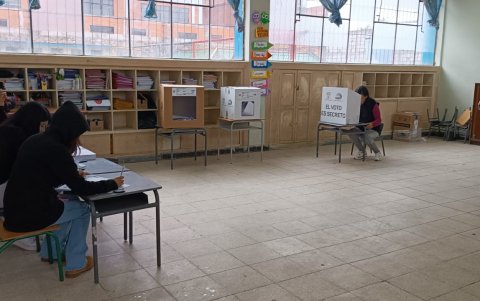 Los votantes se acercaron para ejercer su derecho al voto.
