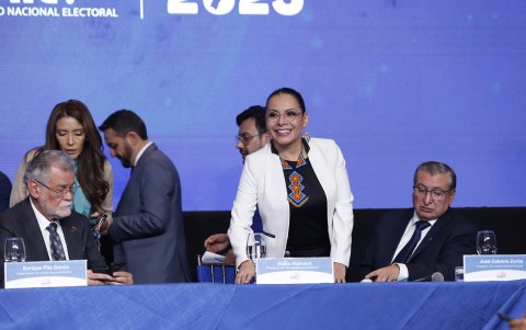 Diana Atamaint en rueda de prensa desde el centro de mando del CNE.