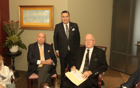 Luis Gallegos Chiriboga, Carlos Estarellas y Javier Simon.