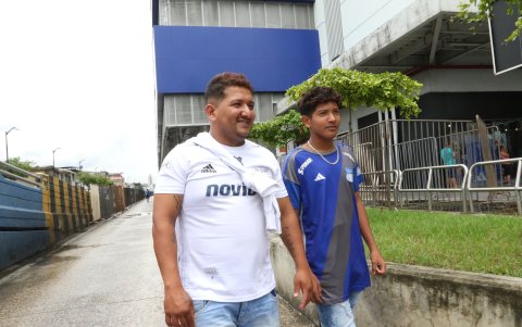 Cristian Vera y su hijo Christopher llegaron desde Babahoyo.