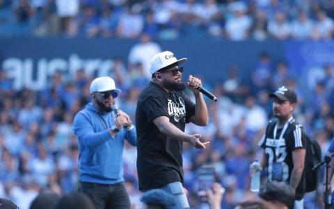 Waldokinc El Troyano durante su presentación en la Explosión Azul.