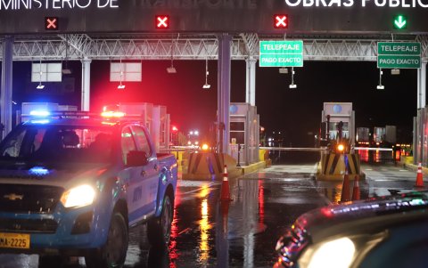 Debido al siniestro, el peaje de Chongon se encuentra cerrado.