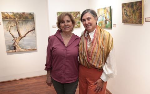 La artista acompañada de Claudia Drouet.