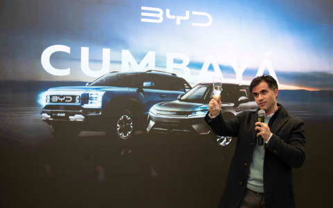 Simón Pérez durante el brindis.