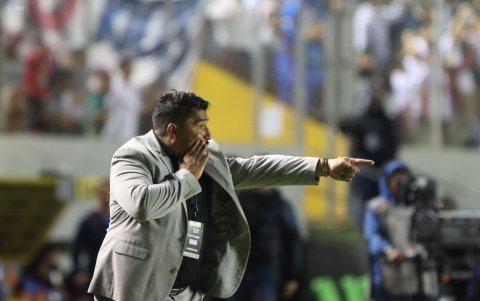 El Turco Asad es el entrenador de los puros criollos.