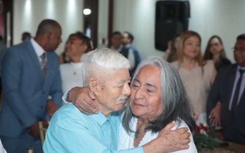 Personas de todas las edades contrajeron nupcias