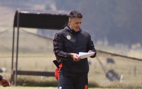 Beto Araujo se mantiene en el banquillo del Expreso Austral.