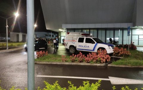 El ataque armado en Manta dejó múltiples víctimas, incluida una niña de 5 años, sumiendo a la ciudad en una jornada de violencia.