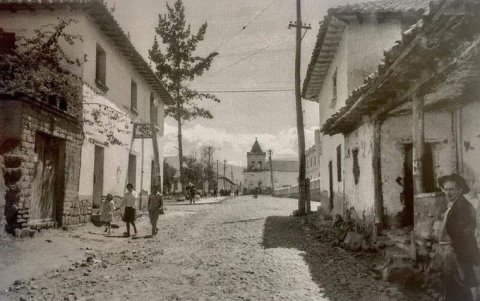 En Tumbaco, las viviendas alrededor de la plaza central y en las calles aledañas se han convertido en negocios.
