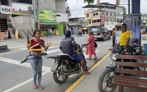 Servicios. En la parroquia Santa Lucía, sus moradores necesitan un hospital porque muchos de ellos deben trasladarse hasta Guayaquil cuando tienen emergencias.