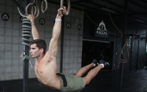 José Luis guía a otros con entrenamientos que van desde ejercicio funcional, calistenia, CrossFit o Beastpool,