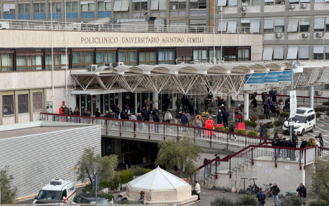 El Papa Francisco continúa su recuperación en el hospital Gemelli, tras ser diagnosticado con una infección respiratoria compleja.