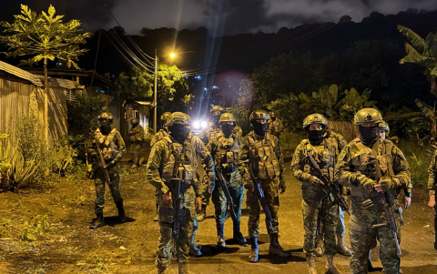 Intervención militar en el barrio El Florón, considerado un punto clave para el grupo Los Lobos en Portoviejo.