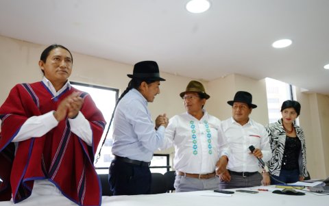 El excandidato presidencial y líder indígena se reunió este 19 de febrero para analizar la primera vuelta electora.