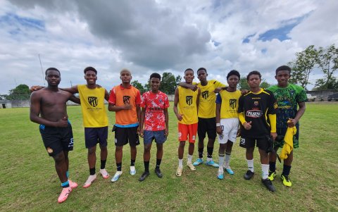 Parte de uno de los grupos de jugadores que acudieron a la convocatoria.