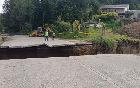 El daño en el kilómetro 22 fue provocado por el colapso de un dique en un reservorio de agua.