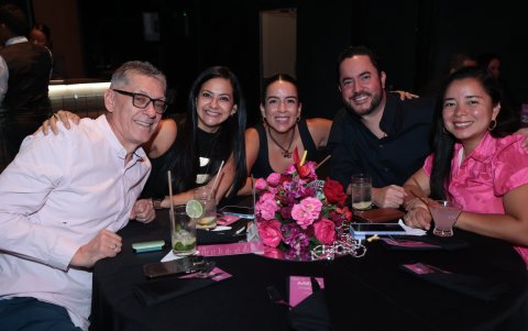 Mauricio Uribe, Larissa Villavicencio, Andrea Suri, Jorge Lanchang  y Vanessa Suri.