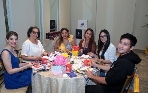 Carla Bucaram,  Caty Martínez, Rosa Badillo, Loli Chiquito, Ilse Herrera y Bryan Obando.