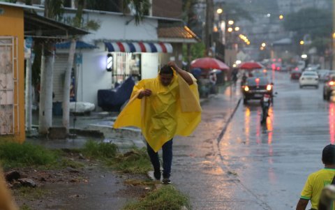 Las precipitaciones se registran en toda la ciudad, aunque con distinta intensidad.