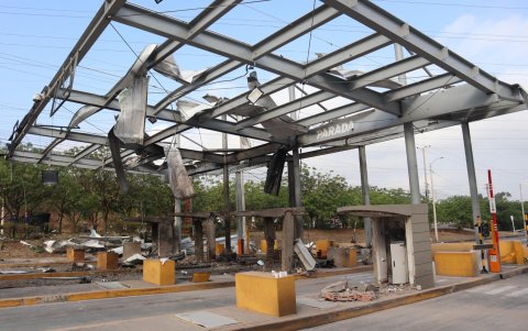 Foto del peaje de Villa del Rosario este jueves, tras la serie de ataques en Cúcuta (Colombia).