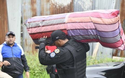 Las autoridades llegaron con alimento, medicina, frazadas, entre otros enseres, que puedan dar algo de soporte a ls familias de las zonas afectadas por el invierno en la ciudad.