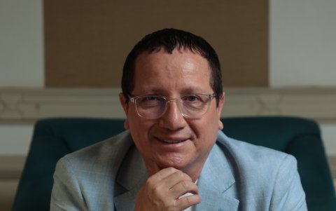 El actor está casado con Melissa Avilés.