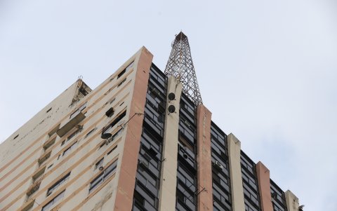 Historia. El edificio tiene 31 pisos. Según su administradora, no había recibido mantenimiento periódico.