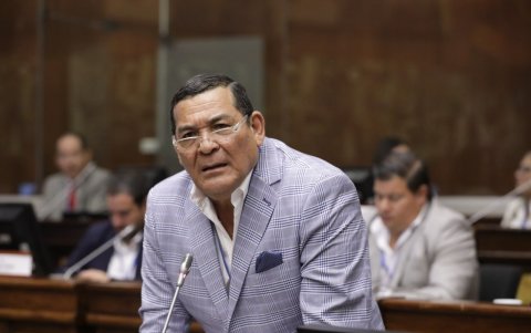 Chamba ahora pertenece a la bancada del movimiento ADN.