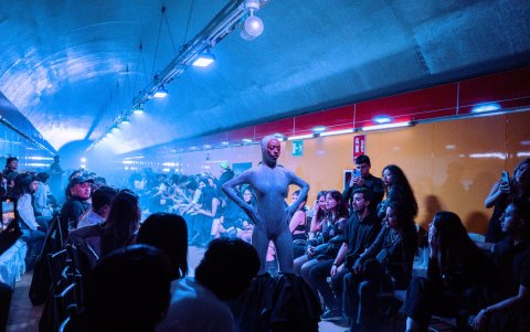 Es la segunda vez que una estación del Metro de Quito alberga un desfile de moda.