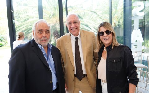 Antonio Gómez, Ricardo Noboa y Vivi Carrión.