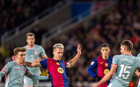 FC Barcelona se enfrenta a Atlético de Madrid en la semifinal de la Copa del Rey. Dani Olmo (c) regresa a la titularidad