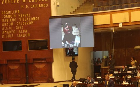 Previo a la reinstalación del Pleno, la Asamblea recibió de forma telemática a los familiares de los menores asesinados.